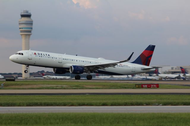 Airbus A321 (N117DX)
