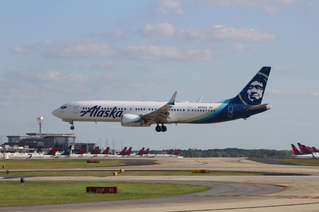 Boeing 737 MAX 9 (N918AK)