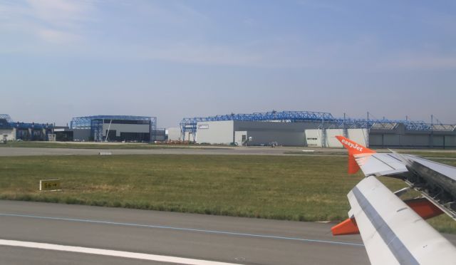 Airbus A319 — - Aibus Industrie