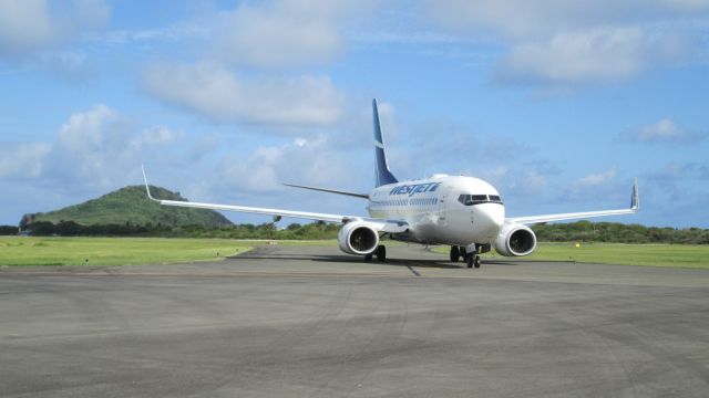 Boeing 737-700 (C-FWSX)