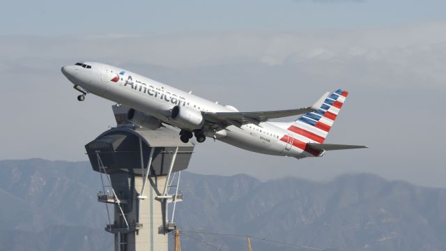 Boeing 737-800 (N944NN) - Departing LAX on 25R