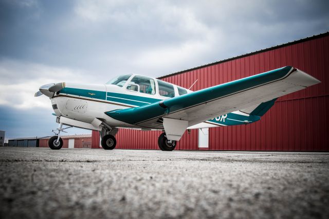 Beechcraft 35 Bonanza (N9736R)