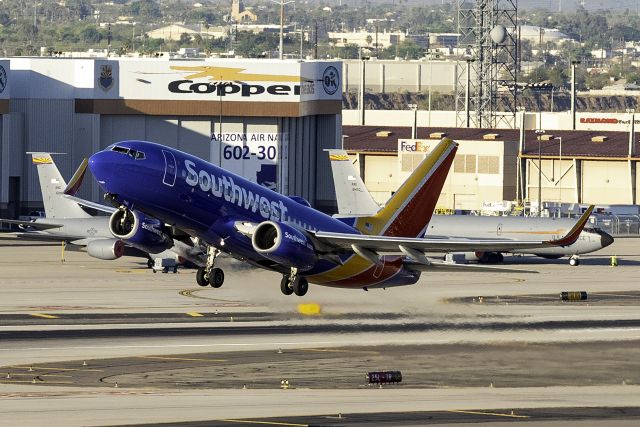 Boeing 737-700 (N7865A)