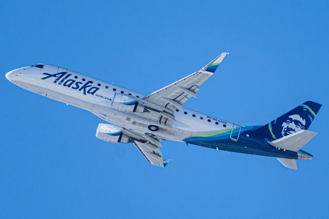 Embraer 175 (N643QX)