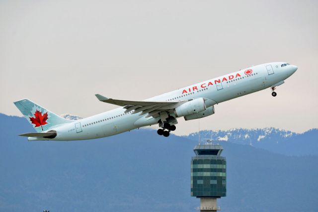 Airbus A330-300 (C-GFUR)