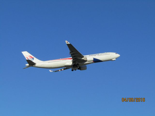 Airbus A330-300 (9M-MTH) - Malaysia Airlines Airbus A330-300 taking off to Kuala Lumpur