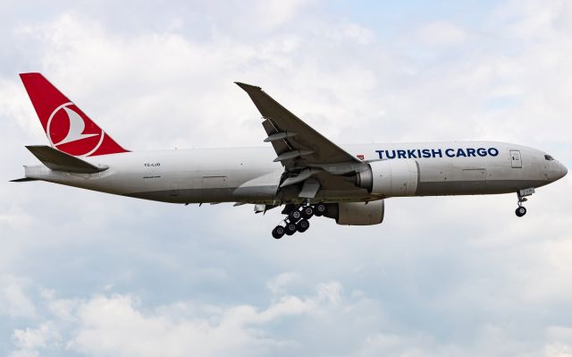 BOEING 777-200LR (TC-LJO)