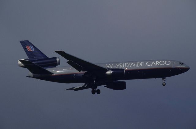 McDonnell Douglas DC-10 (N1859U) - Final Approach to Narita Intl Airport Rwy34L on 1998/07/18