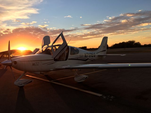 Cirrus SR-22 (N717EG)