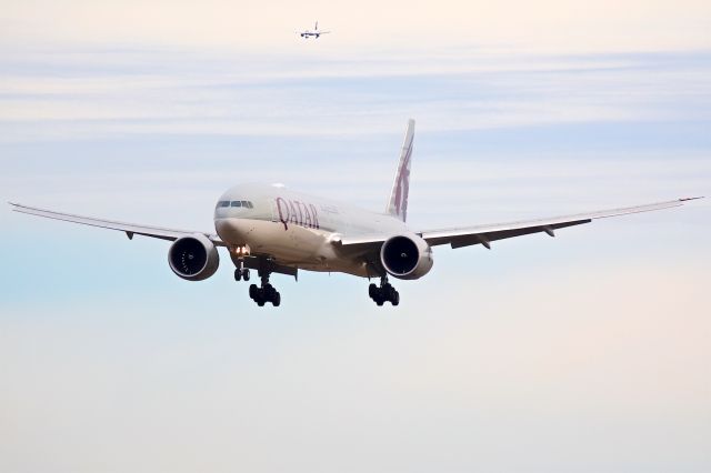 BOEING 777-300ER (A7-BEU)