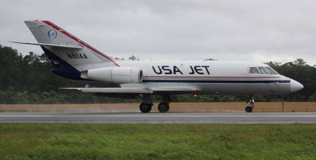 Dassault Falcon 20 (N811AA) - A USA Jet Dassault / SUD Fan Jet Falcon Series D rolling down Runway 18 after landing in light rain at Pryor Field Regional Airport, Decatur, AL - May 29, 2018.