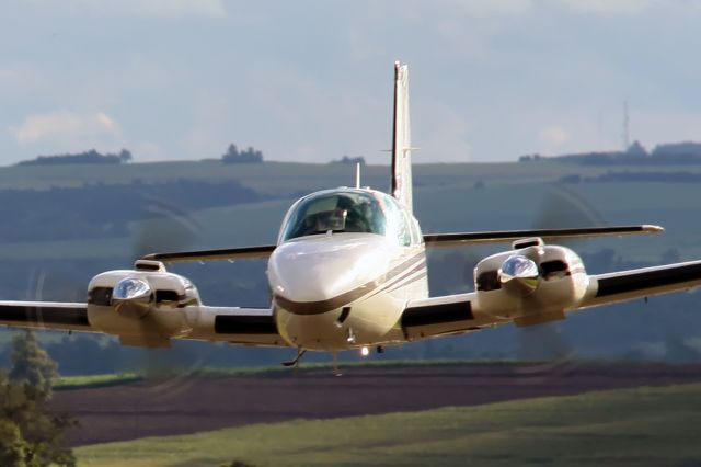 Beechcraft Baron (58) (PR-VTA) - IGUARACU AIRPORT (SSHN)BRAZIL