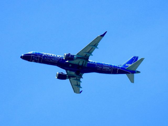 Embraer ERJ-190 (N304JB) - JBU117 BOS-JFK