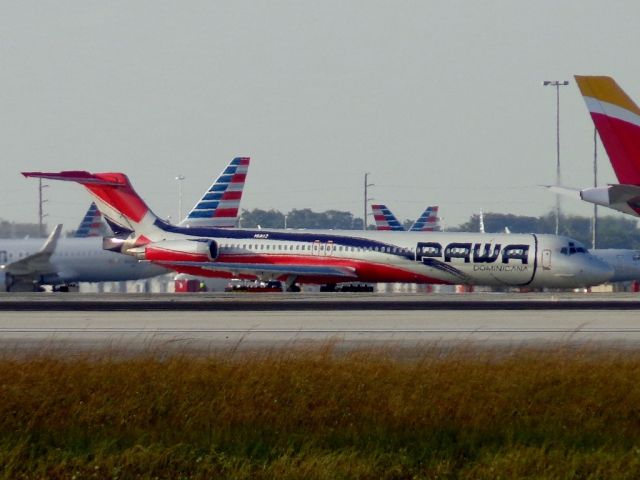 McDonnell Douglas MD-83 (HI992)