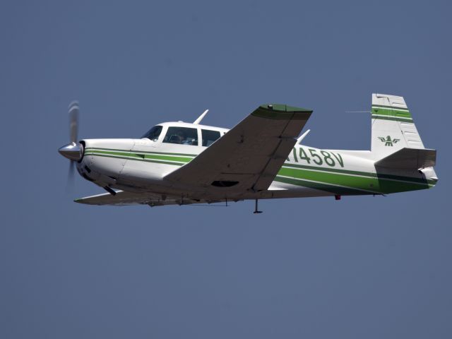 Mooney M-20J MSE (N7458V) - Take off runway 26.