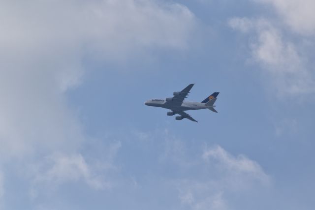 Airbus A380-800 (D-AIMH) - Landeanflug von D-AIMH ca. 20 km vor Landung auf Beijing Capital Airport (ZBAA/PEK)