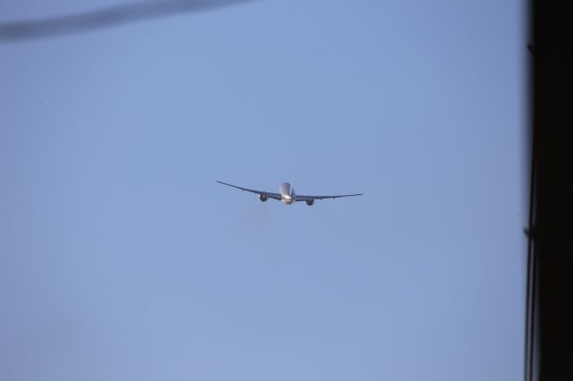 BOEING 777-200LR (B-20EN)