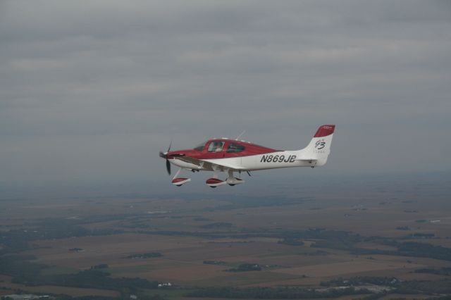 Cirrus SR-22 (N869JB)