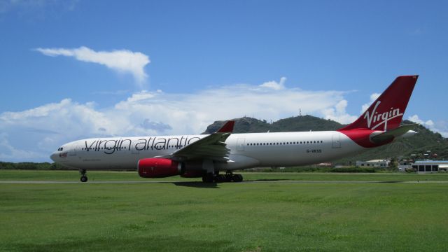 Boeing 757-200 (G-VKSS)