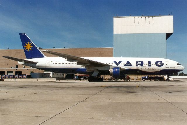 Boeing 777-200 (PP-VRE) - Seen here in Jun-06.  With Varig from Nov-04 to Jan-07 when it reverted to N207UA then became EI-UNX and N793ST.  Registration cancelled 1-Feb-18.  Broken up at UUWW.