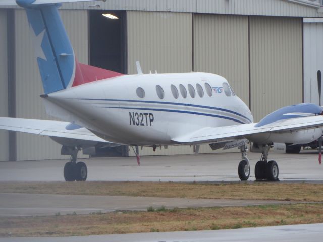 Beechcraft Super King Air 200 (N32TP)