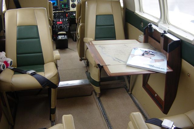 Beechcraft Queen Air (65) (C-FBOY) - Interior