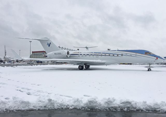 Bombardier Global Express (N121RS) - GLX onthe snowy SFS ramp