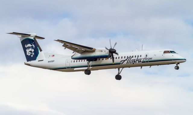 de Havilland Dash 8-400 (N413QX)