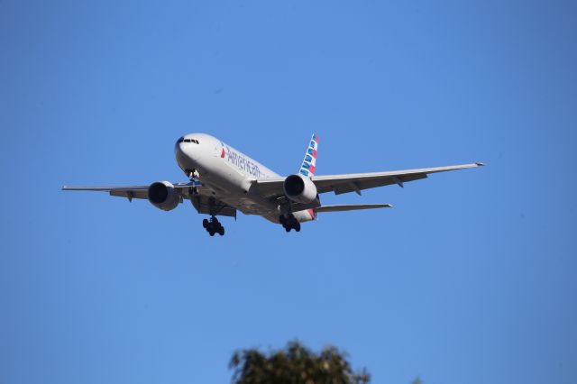 Boeing 777-200 (N797AN)