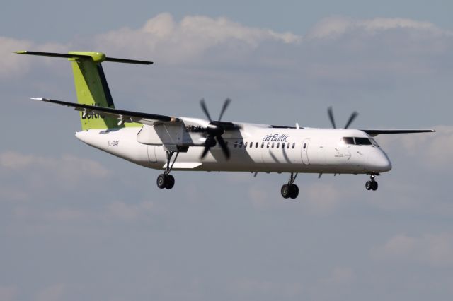 de Havilland Dash 8-400 (YL-BAF)
