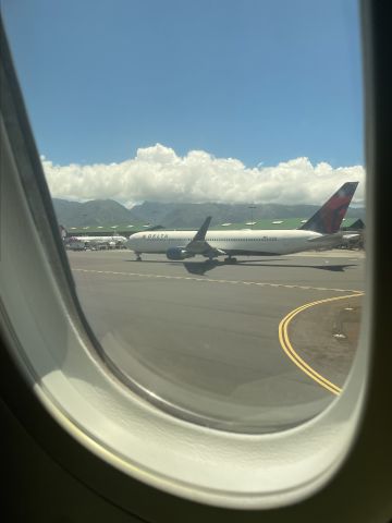BOEING 767-300 (N172DN) - Flightradar24 for information 