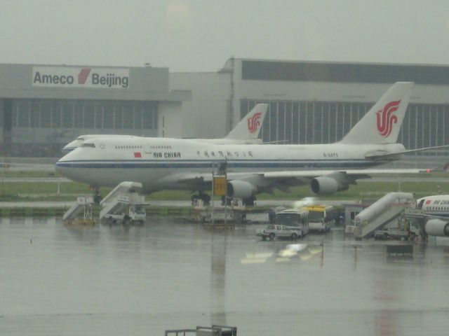 Boeing 747-400 — - 2 747s (front and back) taxiing