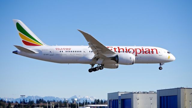 Boeing 787-8 (ET-ATH) - BOE7 from KVCV on final to Rwy 16R to complete a ferry flight on 2.1.17. (ln 16 / cn 38475). 