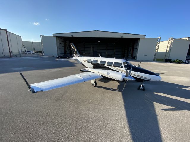 Piper Navajo (N60AY) - Stunning PA 31 on Scott MacDonald Aircraft Sales Ramp