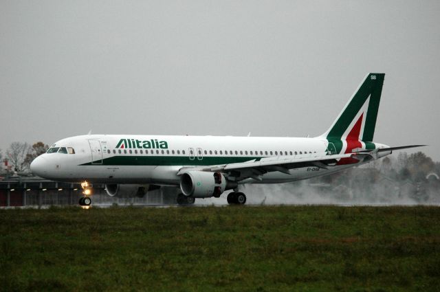 Airbus A320 (EI-DSB)