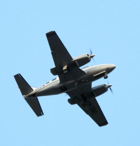 Piper Navajo (N91PW) - Final approach over Leesport PA