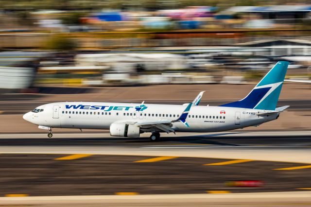 Boeing 737-800 (C-FXMS) - A WestJet 737-800 landing at PHX on 2/28/23. Taken with a Canon R7 and Canon EF 100-400 L ii lens.