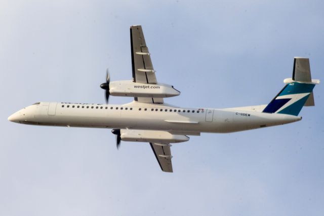de Havilland Dash 8-400 (C-GDEW) - WEN3527 to Toronto Pearson.