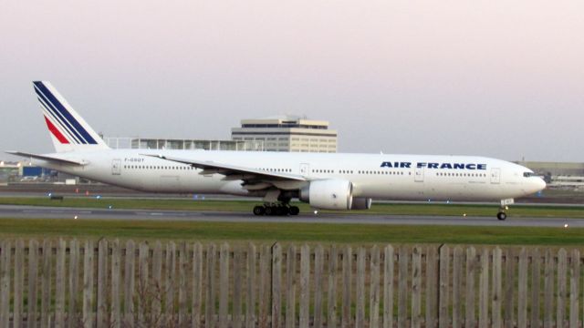 Boeing 777-200 (F-GSQT)