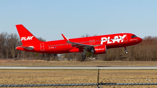 Airbus A320neo (TF-PPB) - This PLAY Airbus A320-251N is landing on runway 12 at Hamilton after a 5½ hour flight from Keflavik. Photo taken April 17, 2025. PLAY would discontinue flights to Hamilton only five days later.