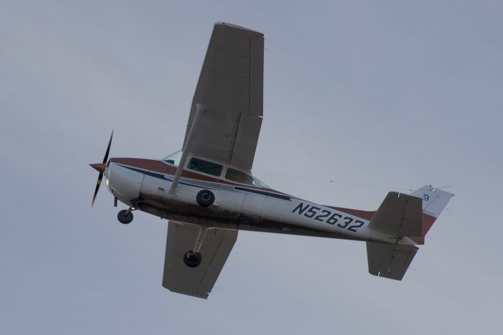 Cessna Skyhawk (N52632) - Seen at KGAI on 2/27/2011