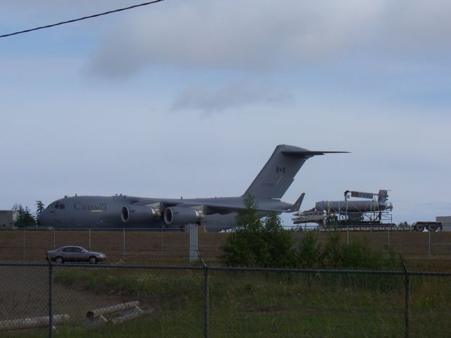 Boeing Globemaster III (17-7703) - CC117 Globemaster III visits CFB Comox from CFB Trenton    Preperations for loading a Canadian Deap Sea Recovery & exploration Vessel