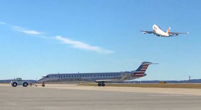 Canadair Regional Jet CRJ-900 (N566NN)