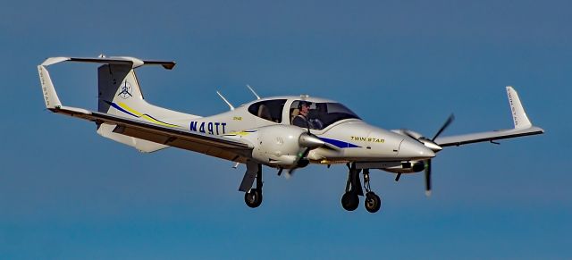 Diamond Twin Star (N49TT) - N49TT DA42 Diamond DA 42 Twin Star s/n 42.AC010 - North Las Vegas Airport  KVGT, VGTbr /Photo: Tomás Del Corobr /February 5, 2022