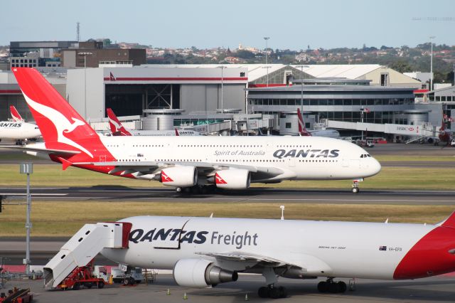 BOEING 767-300 (VH-EFR)