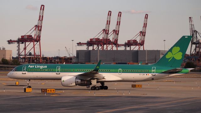 Boeing 757-200 (EI-LBR)