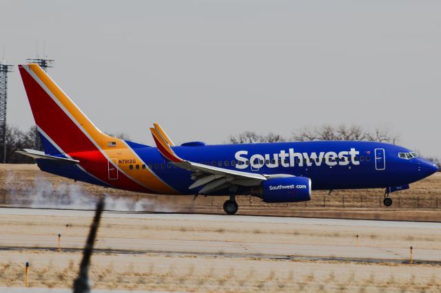 Boeing 737-700 (N7812G) - Spotted from RWY 19L.