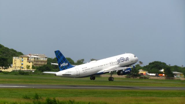 Airbus A320 (N607JB)
