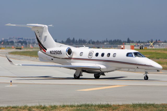 Embraer Phenom 300 (N325QS)