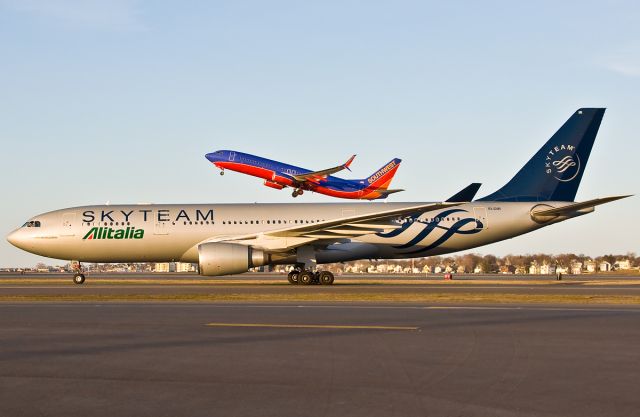 Airbus A330-200 (EI-DIR) - A LUV ly 33L launch over Alitalia